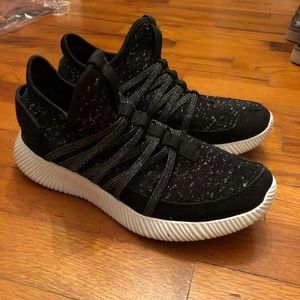 Black sparkle tennis shoes